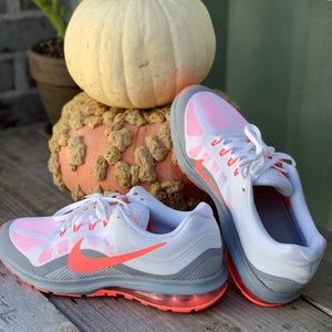 Women’s Nike Airmax size 10